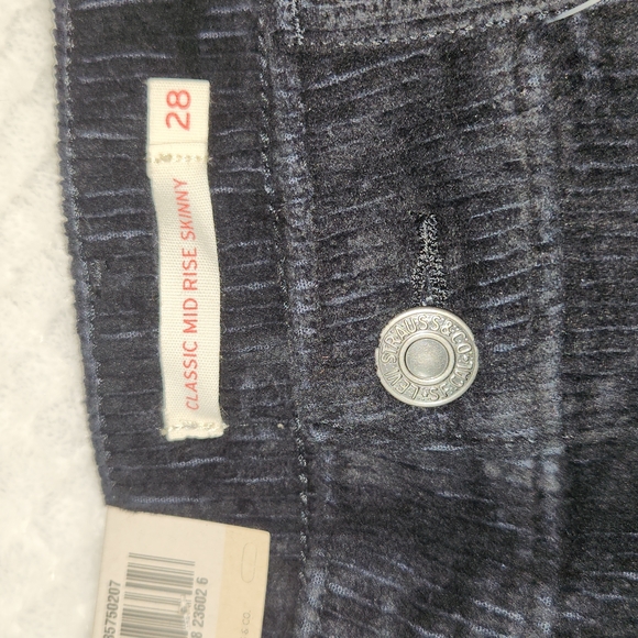 LEVI'S CORDUROY WOMENS JEANS CLASSIC MID-RISE SKINNY  SIZE 28×30 BLACK COLOR NEW - Picture 5 of 15